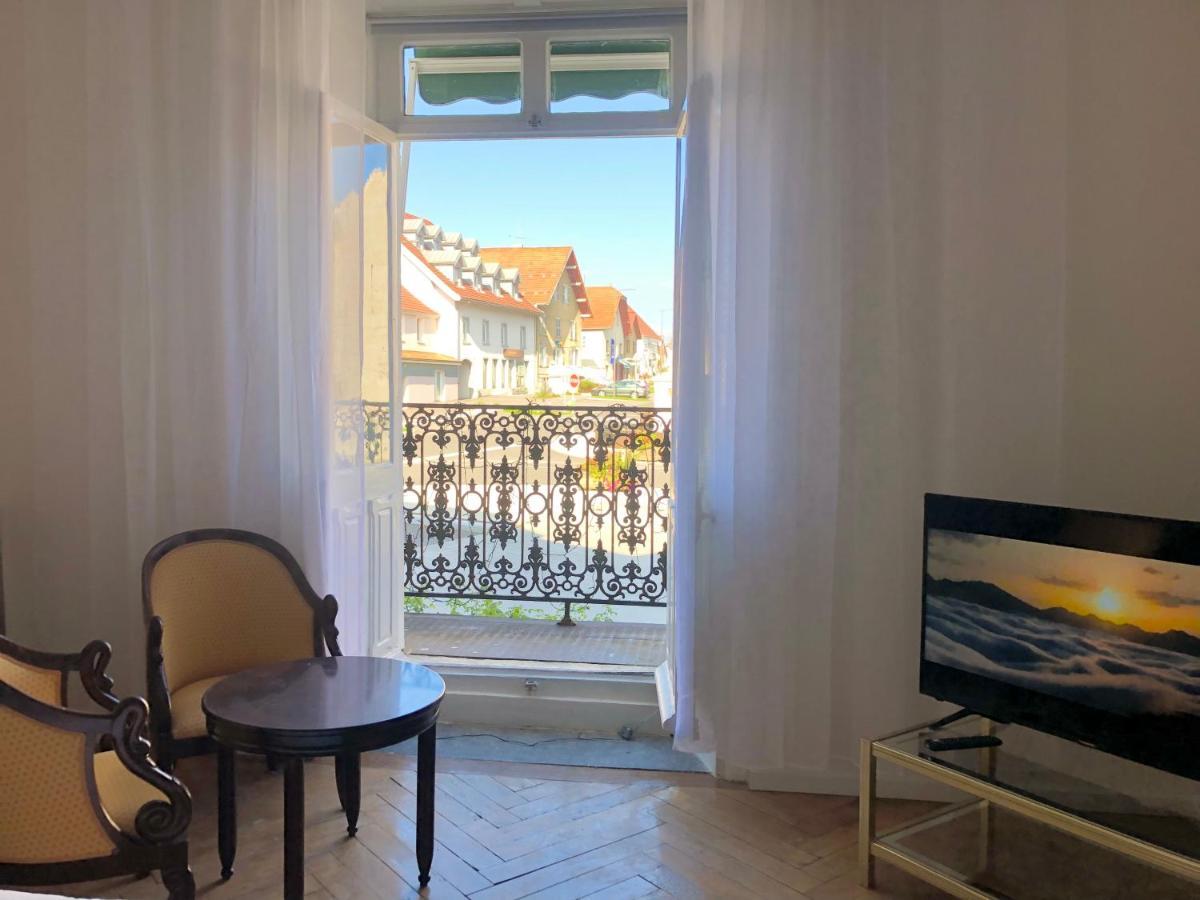 Hotel D'Artiste Pierrefontaine-les-Varans Luaran gambar
